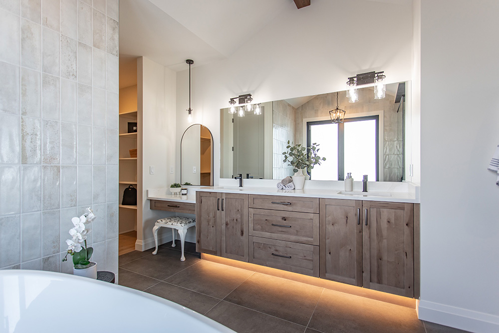 Bath-4 Walls - Mission-Rustic Maple-Sandpiper